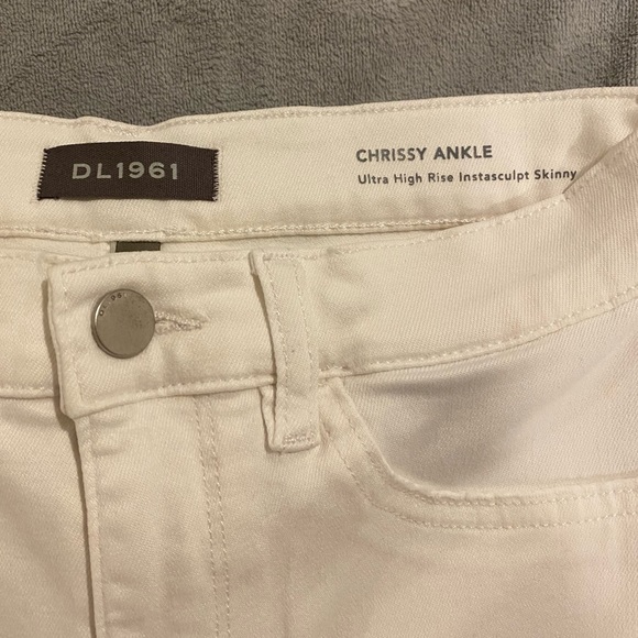 DL1961
CHRISSY ANKLE
Ultra High Rise Instasculpt Skinny - Picture 3 of 3